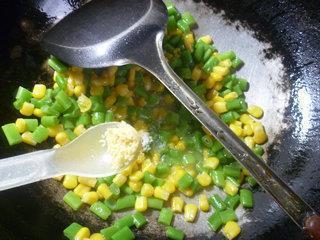 梅豆炒玉米粒的做法步骤6