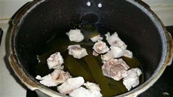 海带排骨汤的做法步骤5