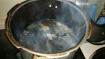 海带排骨汤的做法步骤7
