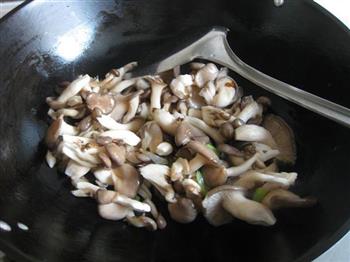 菌菇汤的做法图解5