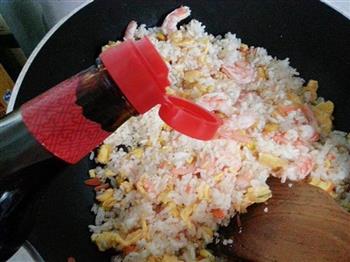 家庭制作虾仁玉米炒饭的做法步骤14