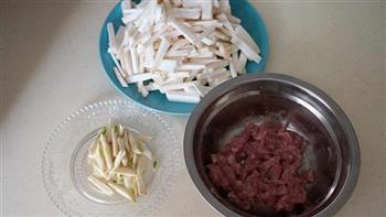 肉丝焖炒杏鲍菇的做法步骤2