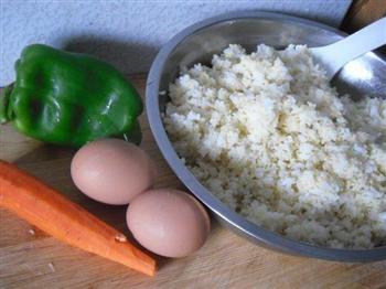 蛋炒二米饭的做法步骤1