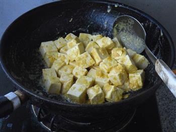 金银豆腐的做法步骤6