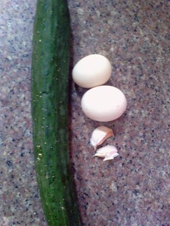 黄瓜炒鸭蛋的做法步骤1
