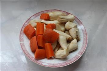 杏鲍菇烧胡萝卜的做法步骤2