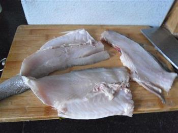 烧汆海鲈鱼的做法步骤2