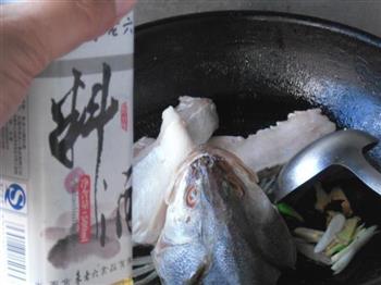 烧汆海鲈鱼的做法步骤5