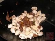 鸭肉炒双孢蘑菇的做法步骤3