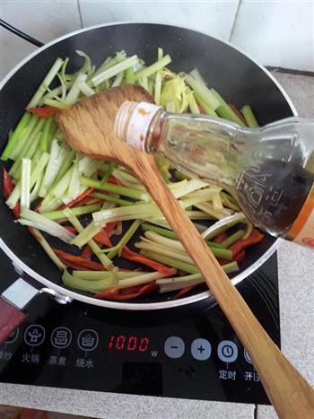 芹菜炒肉丝的做法步骤9