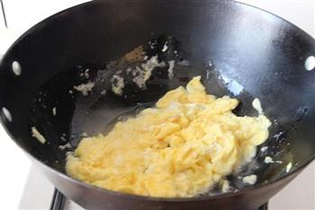 蒜苗炒鸡蛋的做法步骤3