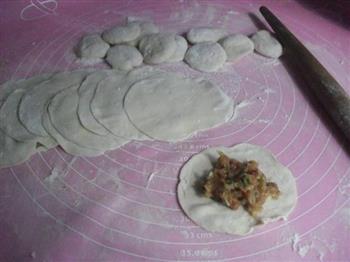 萝卜猪肉煎饺的做法步骤10