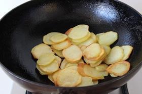 烧烤味土豆片的做法步骤3