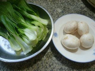 蘑菇炒青菜的做法步骤1