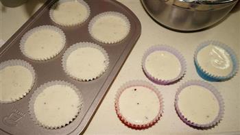 蔓越莓海绵杯子蛋糕的做法步骤11