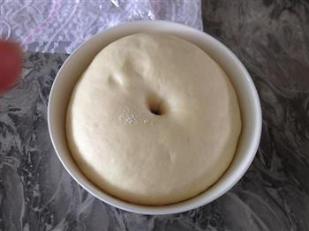 酸奶蜜豆面包的做法图解2
