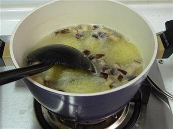 海参香菇小米粥的做法图解7