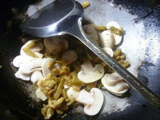 榨菜蘑菇豆腐羹的做法步骤4