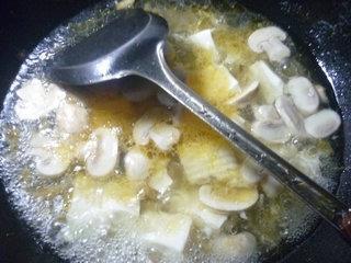 榨菜蘑菇豆腐羹的做法步骤5