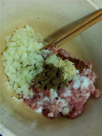 猪肉香菇饺子的做法步骤5