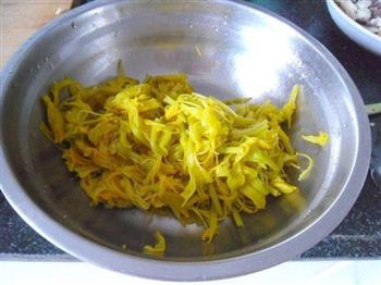 蒜椒拌黄花的做法步骤4