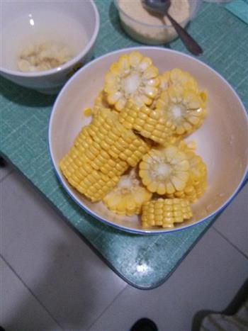 莲子玉米排骨汤的做法步骤5