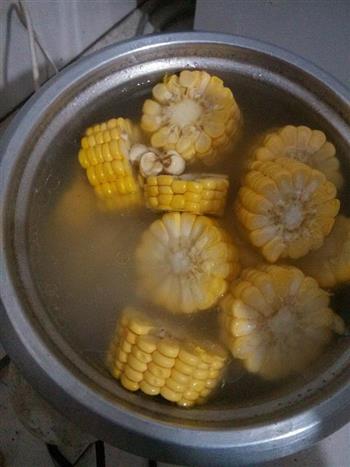 莲子玉米排骨汤的做法步骤6