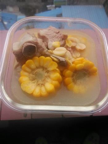 莲子玉米排骨汤的做法步骤7