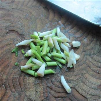 蒜白山里蕨菜的做法步骤2