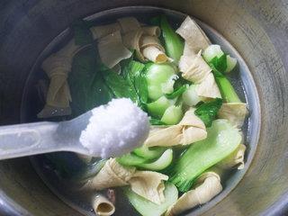 豆结青菜肉骨汤的做法步骤9