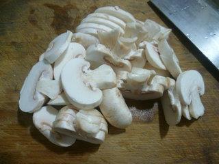 雪菜虾肉炒蘑菇的做法图解3