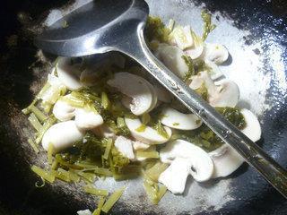 雪菜虾肉炒蘑菇的做法图解6