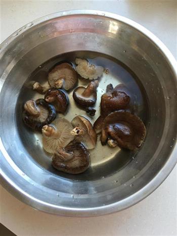 菌菇鸡汤的做法图解3