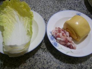 白菜肉丝炒玉米馒头的做法步骤1