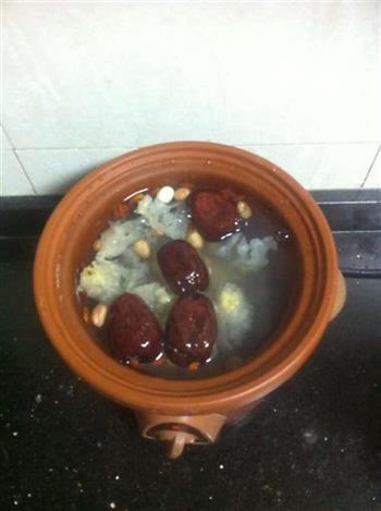 银耳莲子红枣粥的做法步骤2