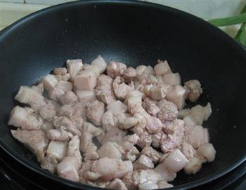 猪肉炖粉条的做法步骤1
