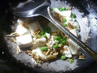 青豆金针菇豆腐羹的做法步骤4
