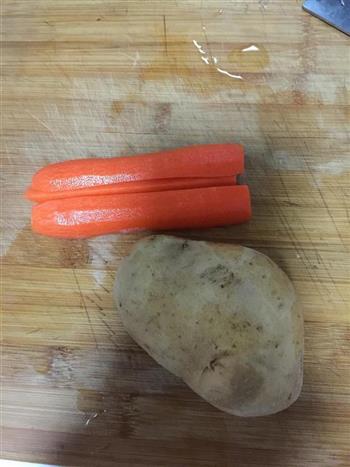 胡萝卜土豆饼的做法步骤1