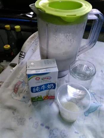 美白薏苡仁牛奶露的做法图解2