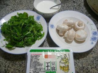 荠菜蘑菇豆腐羹的做法步骤1