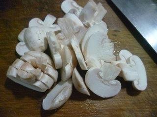 荠菜蘑菇豆腐羹的做法步骤3