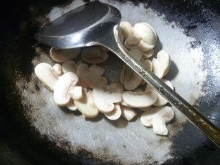 荠菜蘑菇豆腐羹的做法图解5