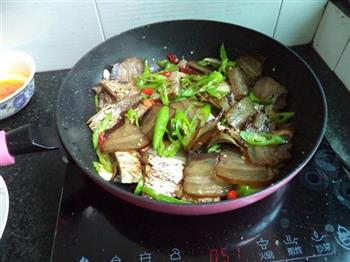 机压豆腐炒腊肉的做法步骤9