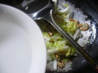 开洋香干炒白菜的做法步骤7