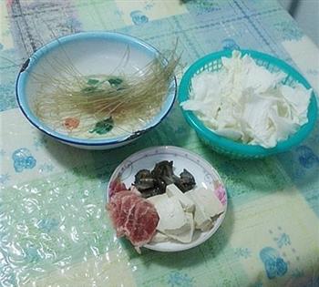 海参白菜炖豆腐的做法步骤2