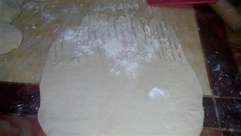 豆沙毛毛虫面包的做法步骤4