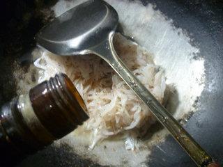 雪菜炒白虾米的做法步骤3
