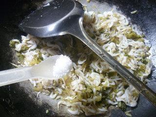 雪菜炒白虾米的做法步骤6