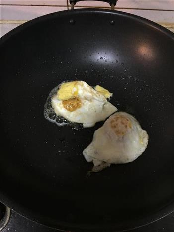 豉香尖椒荷包蛋的做法步骤3