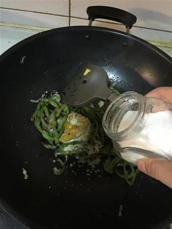 豉香尖椒荷包蛋的做法步骤9